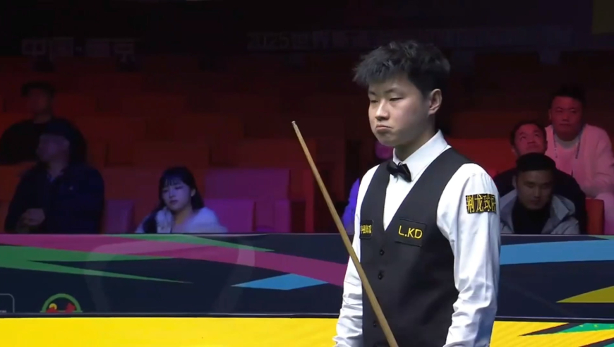 精准长台上手再做斯诺克！吴宜泽连赚罚分，远台再度上手！