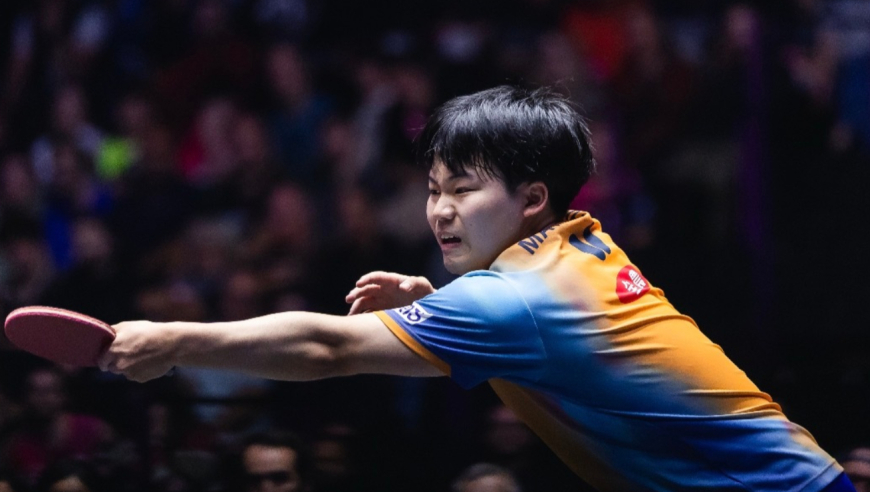 日乒太子输球输人！把球打飞踢踹球台，黑脸领奖拒绝交流转身就走