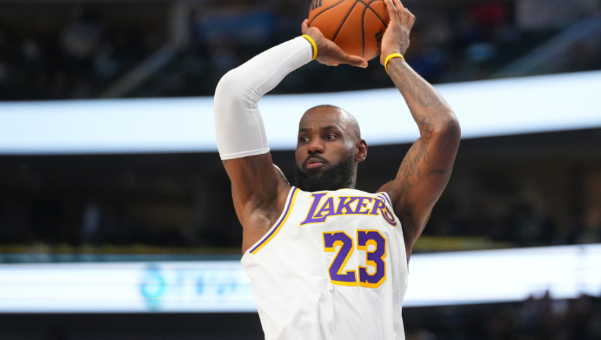 数据帝：突破100分！詹皇一数据联盟第一 2米11中锋连3场送三双