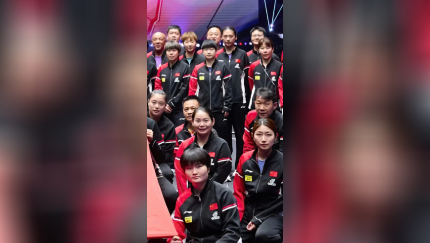还原何卓佳阻挡孙颖莎蹲前排始末：莎莎尽显大局观，佳佳这一拦感人