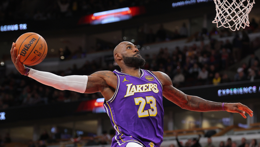 Top时刻｜27日十佳球：詹姆斯霸王劈扣 海斯逆天胯下换手暴扣