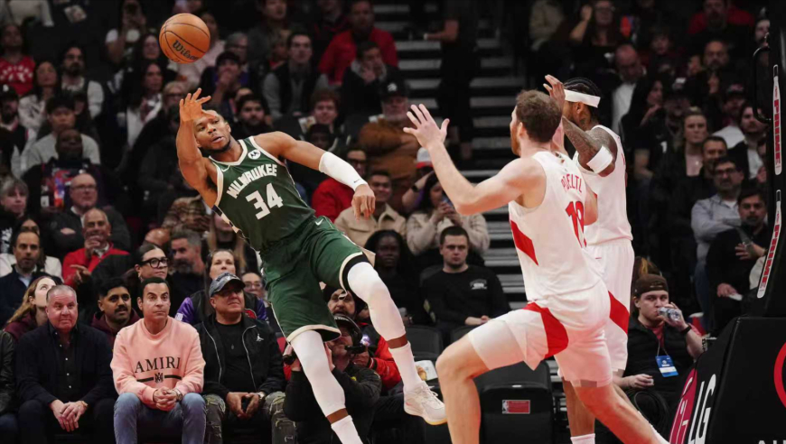 Top时刻 | 5日十佳球：库里遭钉板血帽 武切维奇三分准绝杀