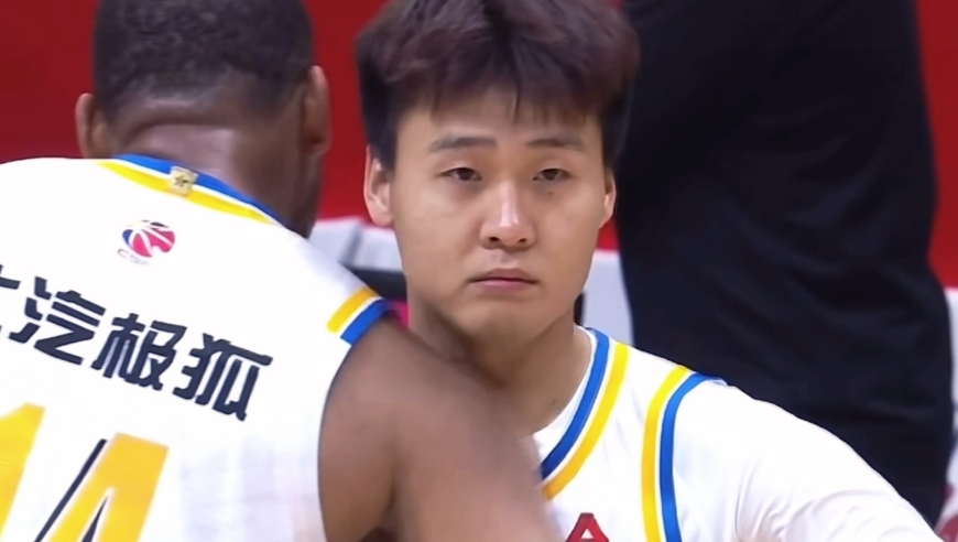 赵睿北京男篮首秀砍下10分1板4助攻，表现出色！