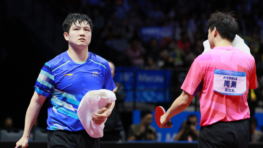 上场 | 樊振东首秀掌控全局，对手无奈笑出声，教练安慰周雨随意打