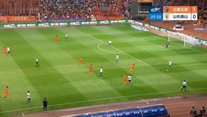 踢疯了！慢镜还原云南玉昆4-0狂胜山东泰山全过程，王大雷绝望了