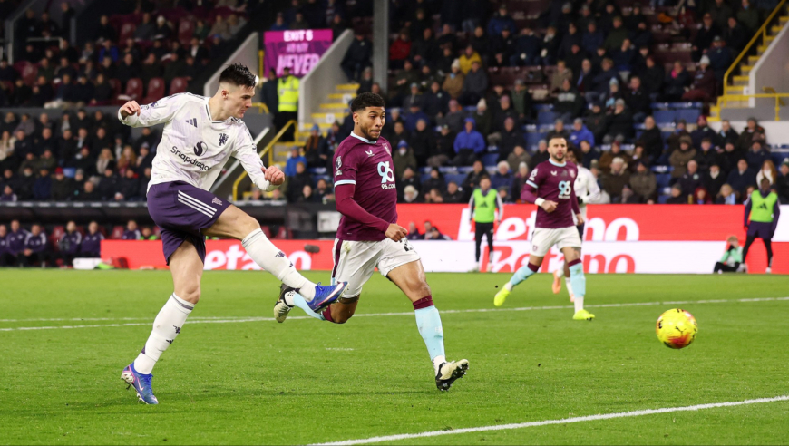 英超：曼联客场2-2伯恩利遭三连平 谢什科双响 艾登-海文乌龙