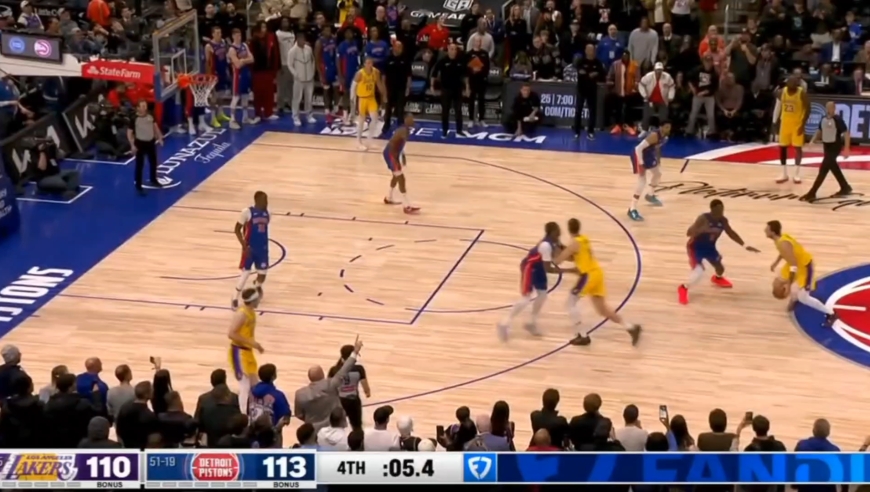 东契奇错失高难度三分!回顾湖人对阵活塞最后三分钟