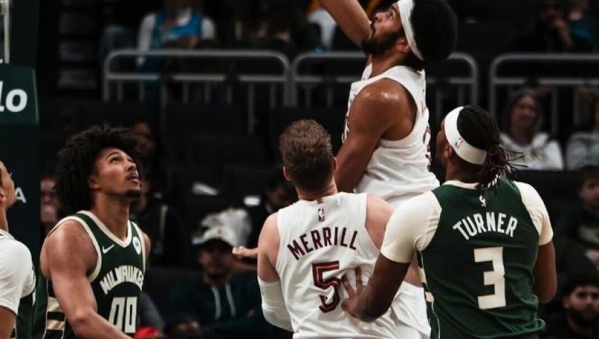 哈登缺阵阿伦空砍两双，火箭旧将20+8+5+5+准绝杀，雄鹿复仇骑士