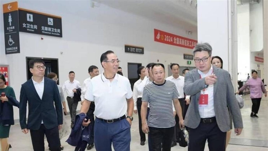 蔡振华：64岁功成身退，和妻子安享退休生活，演员儿子成俩人骄傲