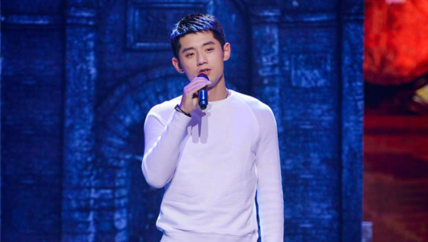 张继科带女友外出用餐，张蕊侧脸出镜颜值超高，两人感情稳定