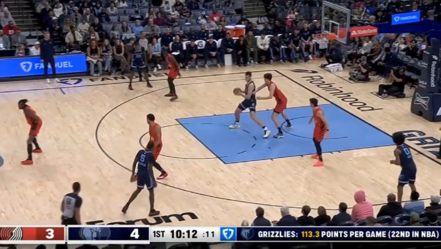 杨瀚森被灰熊中锋隔扣 攻防细节回顾1