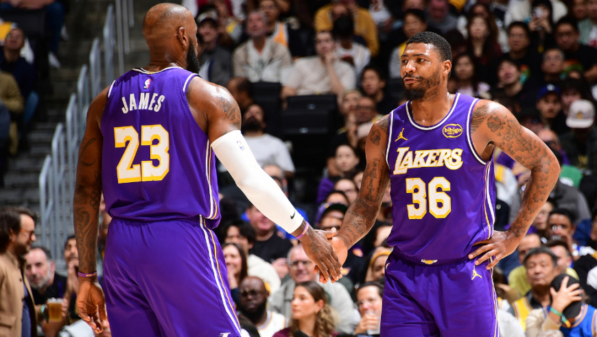 夸张到离谱！湖人末节前后狂轰21-4超强攻击波碾压独行侠全过程