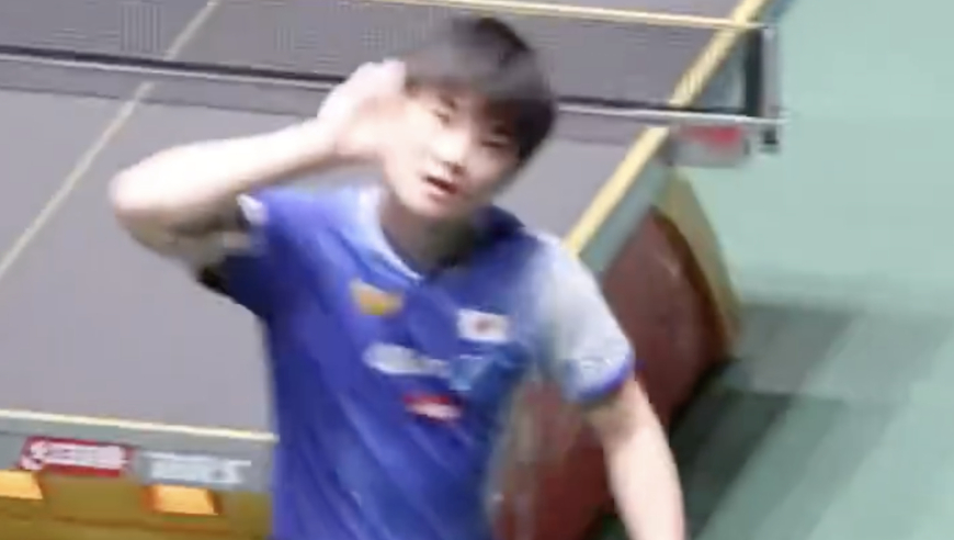 挑衅？中国观众喊争议言论 张本智和把手放耳朵上：你们再大点声