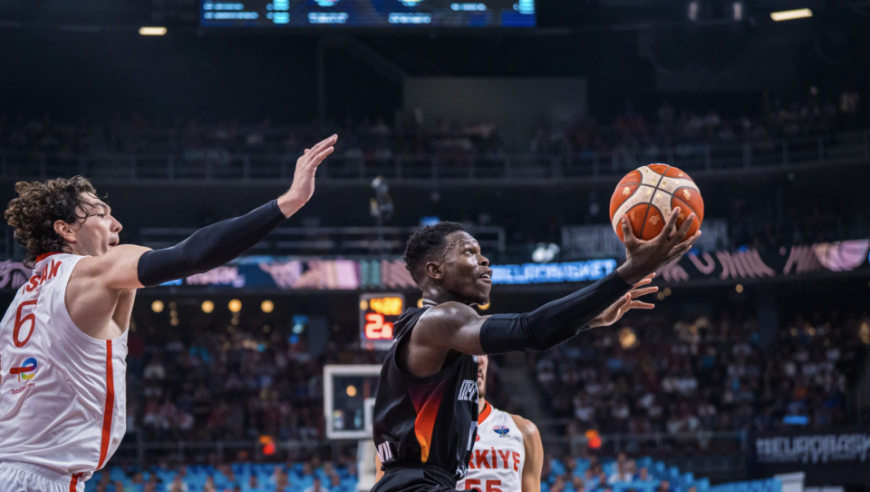 施罗德16+12率德国夺冠！连进关键上篮+罚球制胜 全场高呼MVP