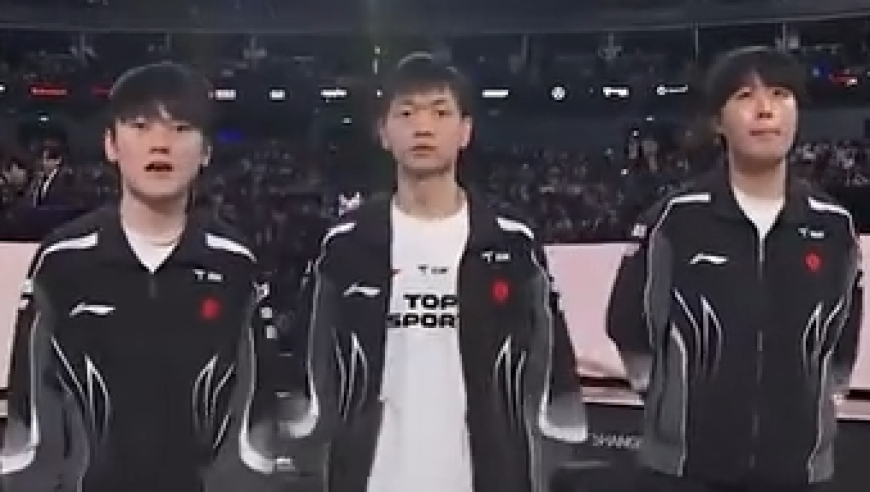 T1横扫TES进决赛 水晶哥重温《突然的陀螺》6万人同时观看太夸张了，水晶哥：邓紫棋加油！决赛唯一的中国人！