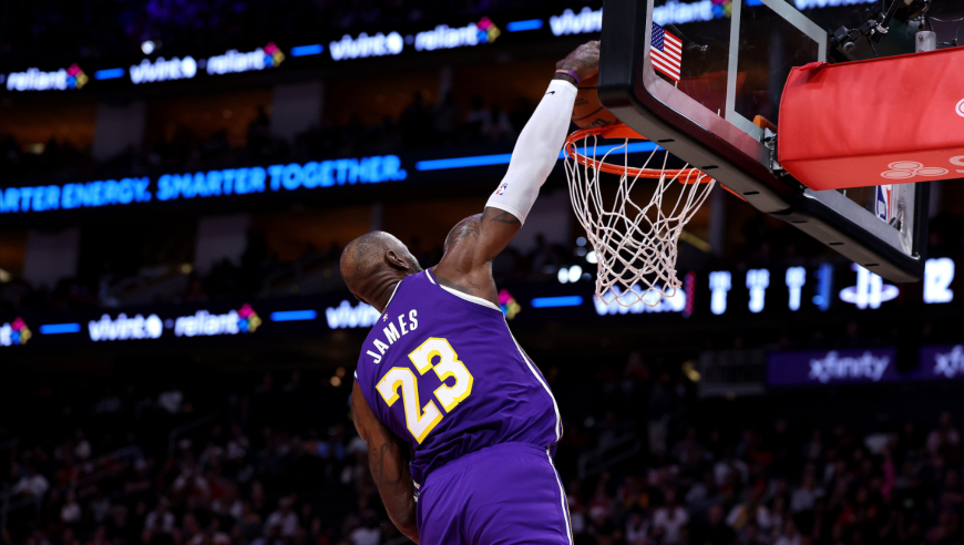 19日NBA官方十佳球：詹姆斯霸王劈扣 库明加神奇超远压哨