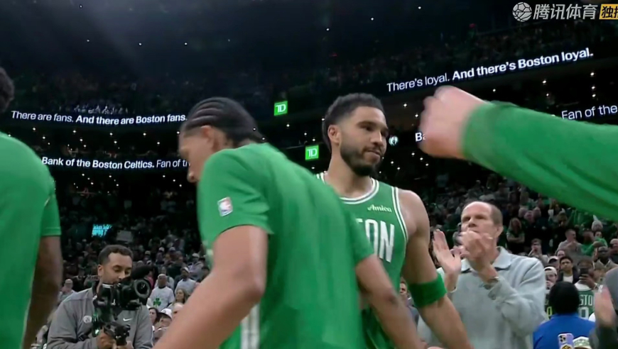 终于等到你！塔图姆时隔298天再次上场打球 全场绿军球迷疯狂欢呼