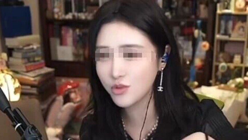远古歌姬陈1f疑整容？称同期的周二珂对自己有所妒忌？只因自己发表《童话镇》成断层后，二人变得有差距！