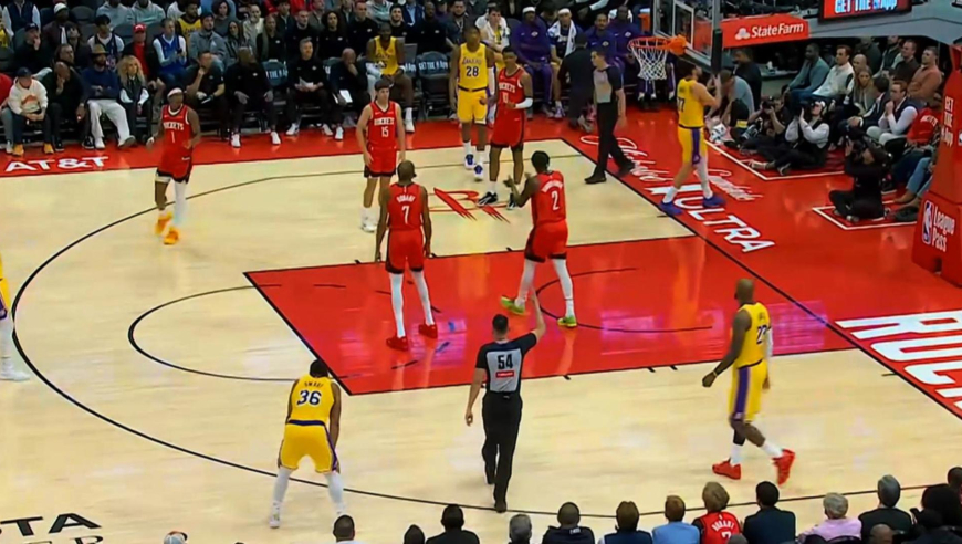 激战到白热化！湖人火箭第二节末90秒对轰14分 东契奇对轰火箭全队