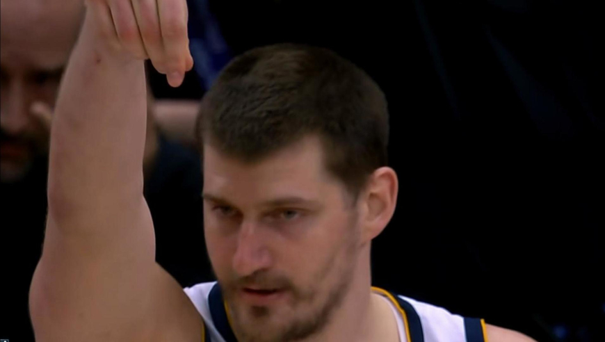 掘金爵士决胜时刻：爵士关键时刻反超 约基奇穆雷两分钟10分再翻盘