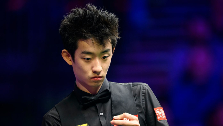 最后一颗红球没K出来？吴宜泽暴力翻袋强行单杆破百 全场几近疯狂