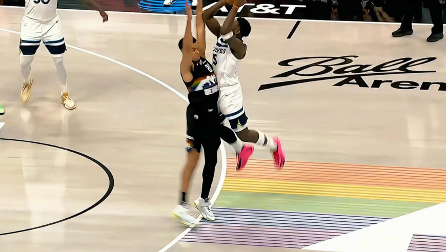 约老师杀手！爱德华兹首节14分全过程：骗三分犯规+底线拉杆美如画