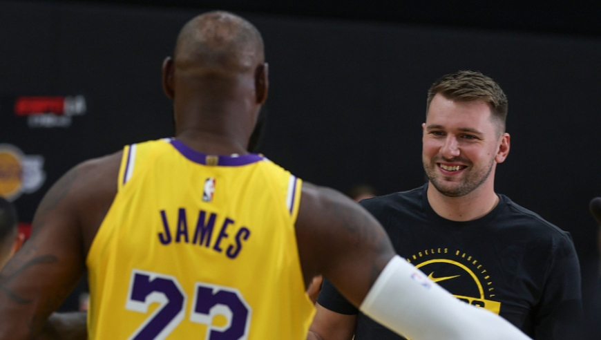 湖人迈入下一篇章！东契奇接过球队头把交椅，老詹回归将全力辅佐