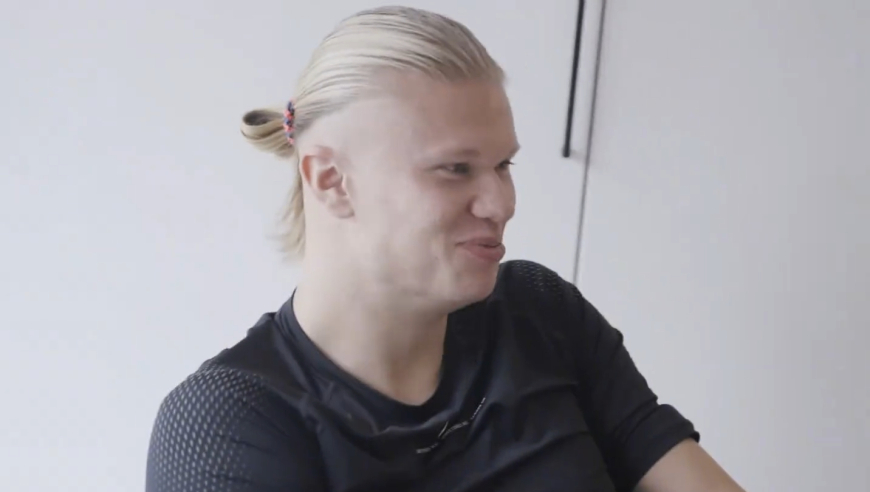 25岁足球超巨哈兰德不打比赛的一天