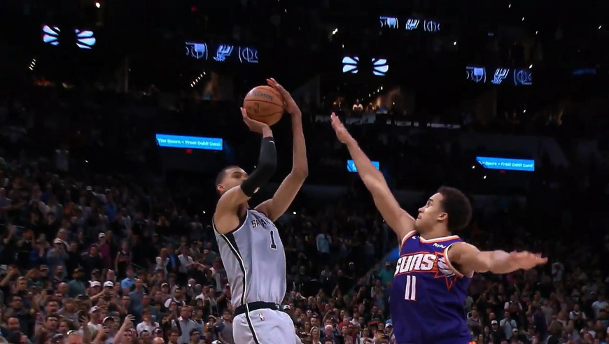 20日NBA官方十佳球：东契奇压哨顶人强投三分 文班亚马死神跳投绝杀