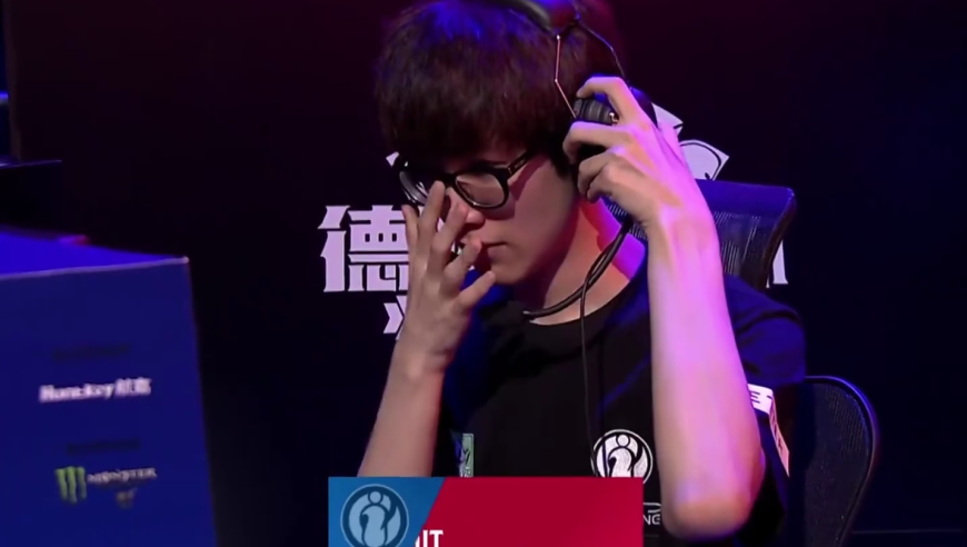 LOL：Theshy在LPL的第一场比赛，曾被AJ小觑，和Theshy对线八二开