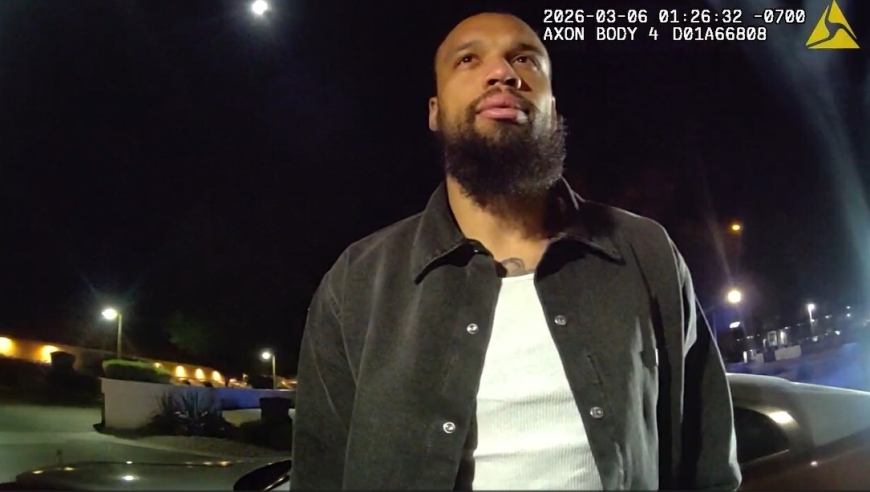 狄龙被捕画面曝光：否认携带大麻后被铐上带走 队记称他涉嫌吸食大麻