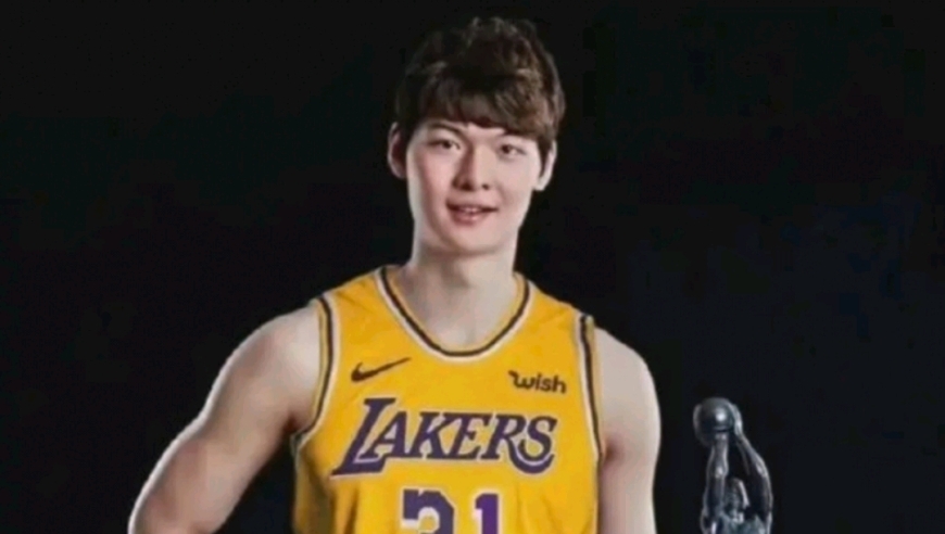 18岁惊艳世界篮坛！王哲林被NBA选中为何又不去？三大原因很现实！