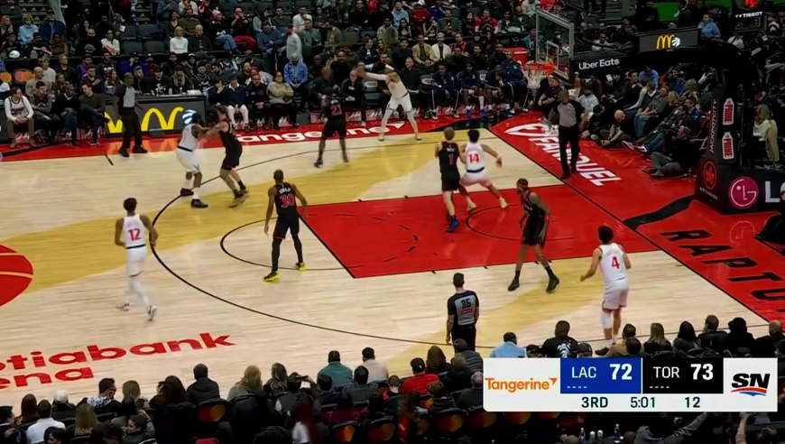 对得起乔丹之名！猛龙打出10-0碾压快船 乔丹米勒命中三分稳住局势