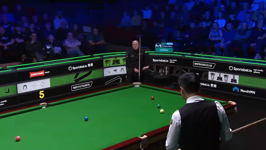 绿球被锁，秀一杆！赵心童两次上手轻松清台，1-2希金斯