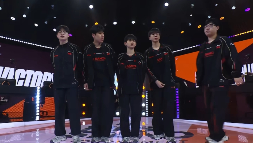 JDG扬眉吐气一雪前耻，创下国际赛双纪录，GEN都比不上