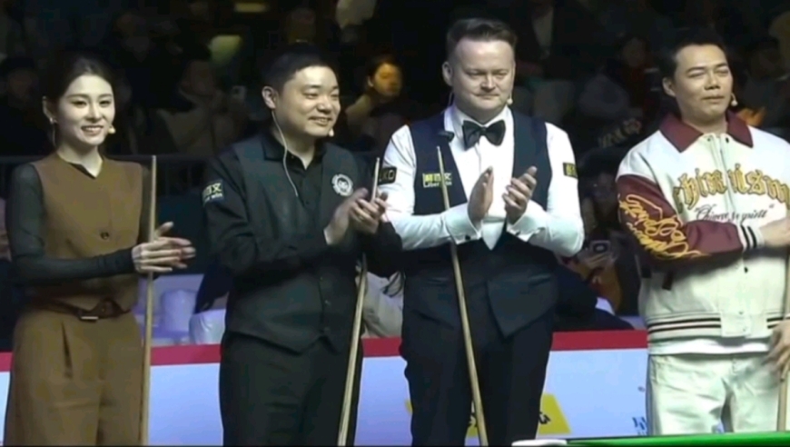 斯诺克表演赛 丁俊晖张碧晨跨界组合出战 后者打出神仙球&ldquo;惹怒&rdquo;墨菲