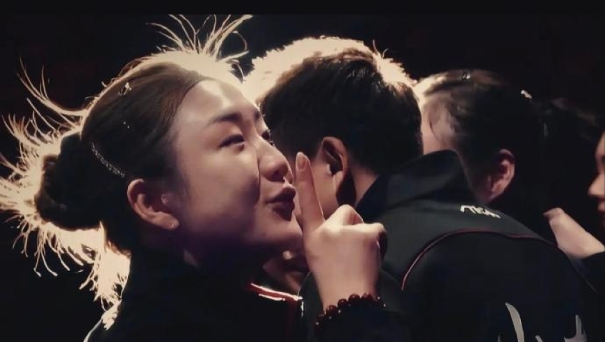 争议！陈梦夺冠后找何卓佳握手，后者低头转身 陈梦一直伸手等着