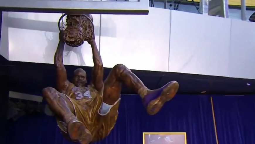 NBA球星的雕像有多离谱？韦德的雕像还算不错的了