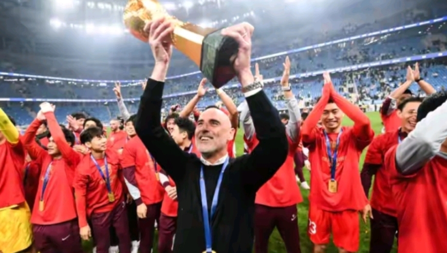 太离谱！最佳教练不给中超冠军，海港球迷不满：就因穆斯卡特说了几句大实话