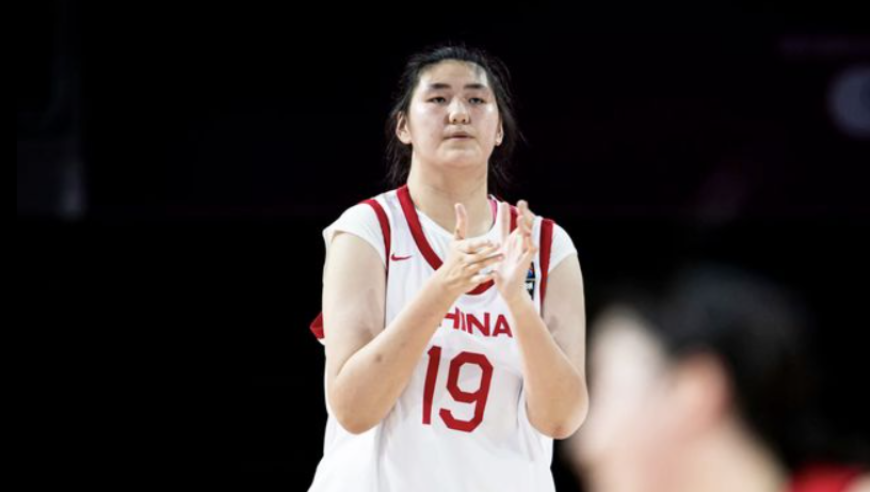中国女篮更新了张子宇的身高，比去年，又长高了！