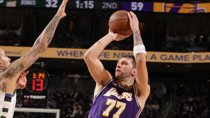 布朗尼首发，湖人半场狂胜31分！东契奇再取40+，联盟开始调查？