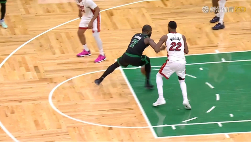 热火绿军生死时刻：布朗关键2+1被吹米切尔绝杀三分打铁绿军险胜