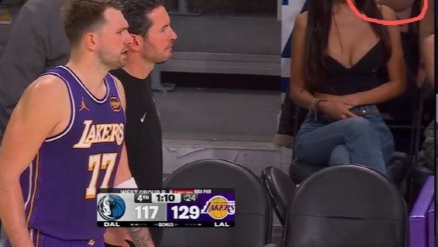 东契奇身后不露脸亚裔美女球迷是谁？她来自东南亚 拥有顶级身材