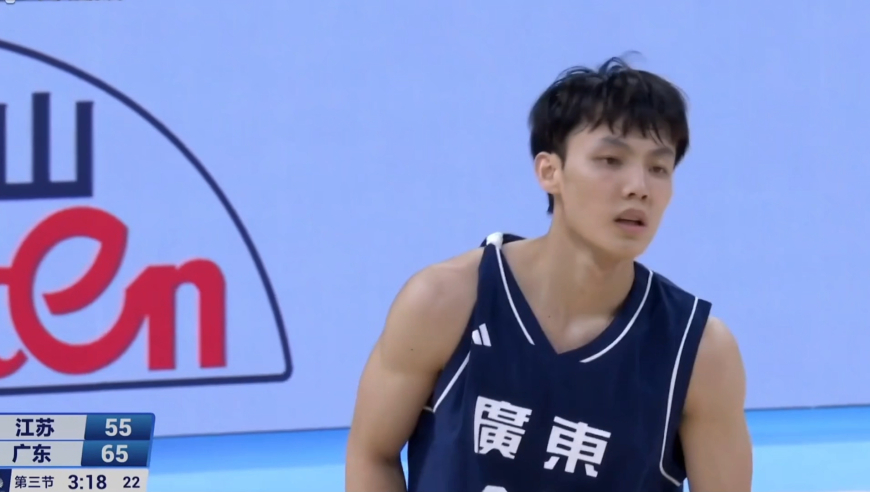 小旋风！徐杰外线连中两记三分 随后犹豫步上篮再进个人连得8分