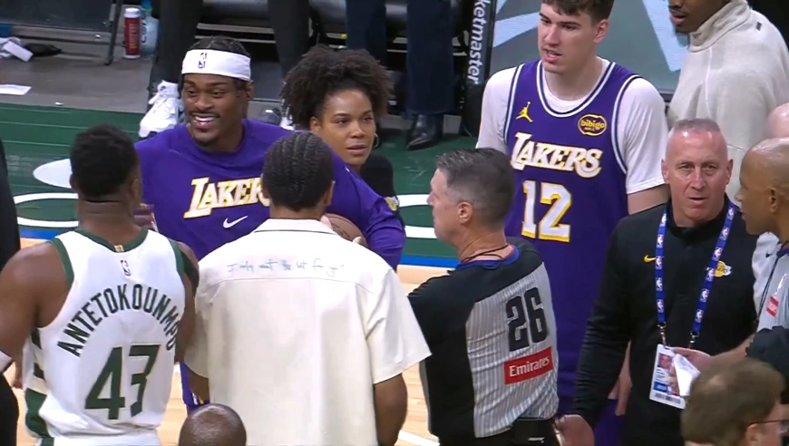 湖人索要比赛用球被裁判夺走 字母哥举动暖心：直接把球拿给东契奇