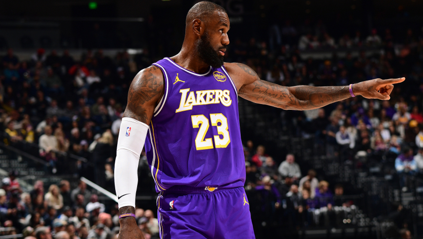 湖人三杀爵士！东詹狂轰73+24拒绝爆冷 詹姆斯受伤仍拒绝下场