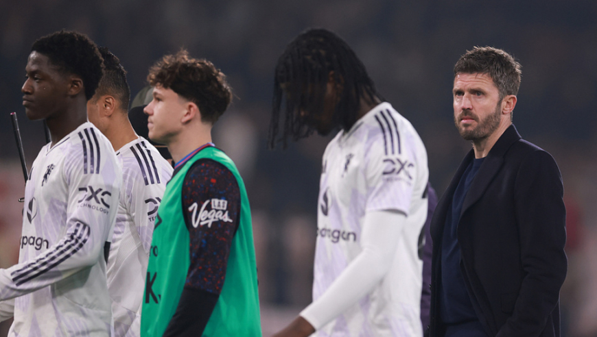 两次遭不利判罚！曼联球迷怒冲英超官推：公开抢劫，主裁该被禁赛