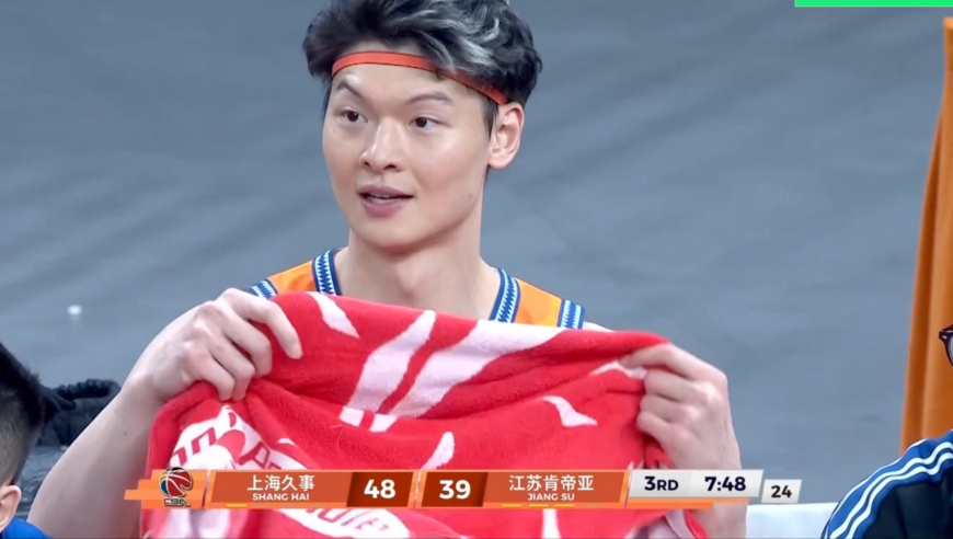 下饭！王哲林战江苏表现回顾：空篮尴尬上飞 罚球5中1