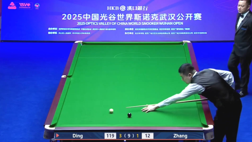 这杆黑球秀翻全场！丁俊晖武汉首战带来精彩表演，全场欢呼！
