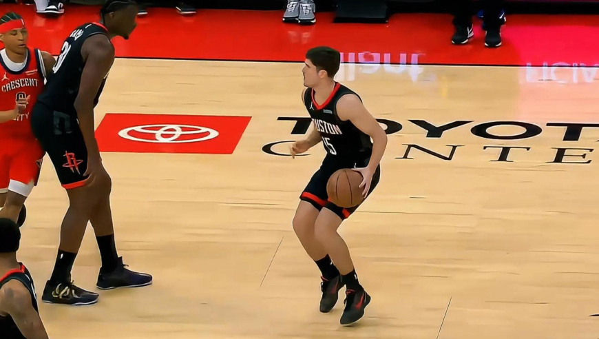 投疯了！谢泼德三分三连中包揽火箭全部得分对轰鹈鹕 主场都沸腾了